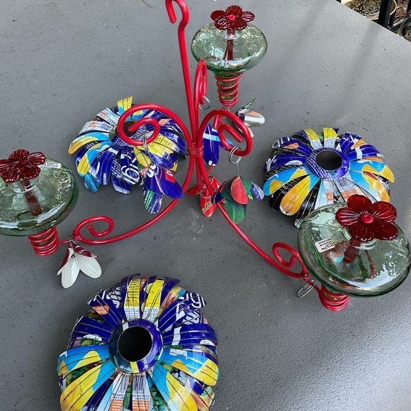 Hummingbird feeder - Picture 3 of 6